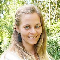 Portrait von Laura Pfaffenbach.